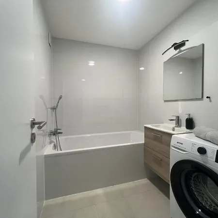 Nova Rezidencia S Parkovanim Apartment *