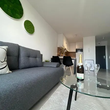 Nova Rezidencia S Parkovanim Apartment